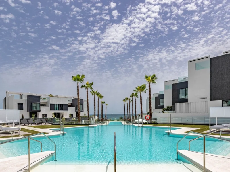 3 Bedroom Private Villa with Terrace for Sale in Estepona