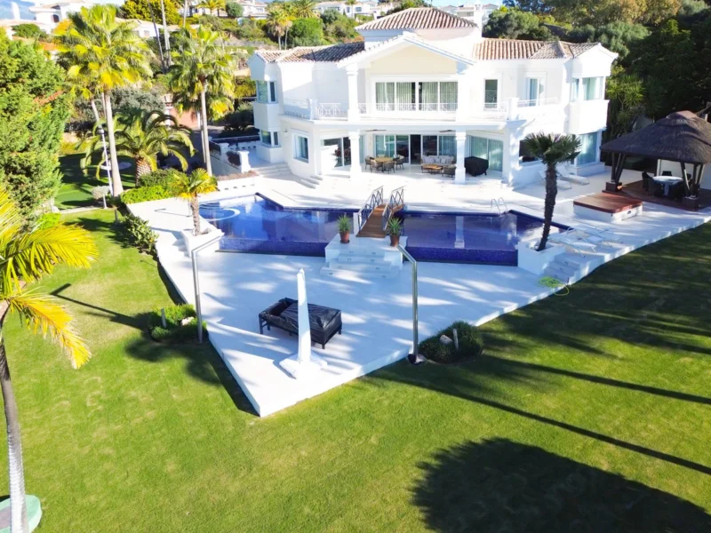 6 Bedroom Private Villa for Sale in La Quinta, Benahavís