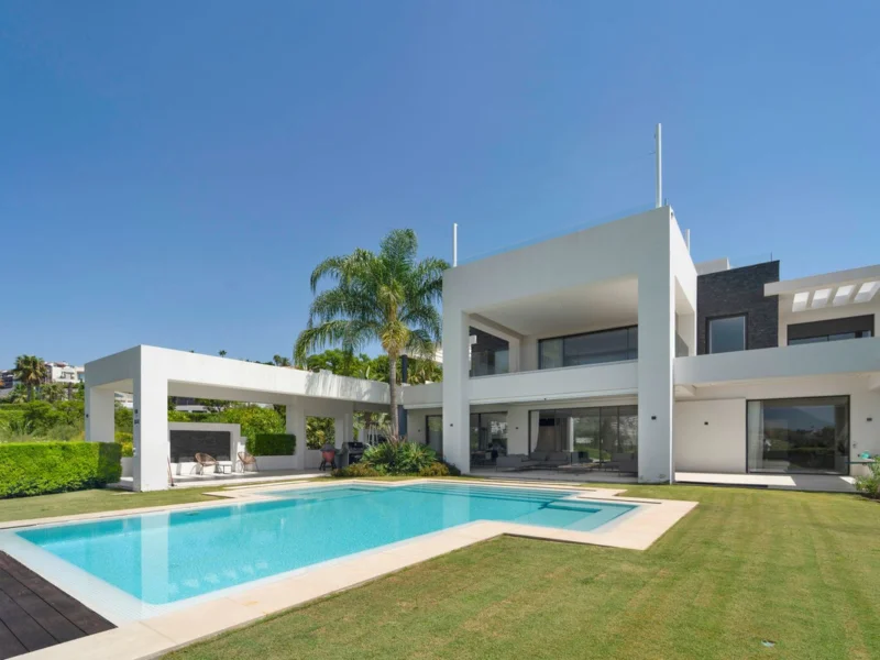 Furnished 5 Bedroom Private Villa with Terrace for Rent in Benahavís