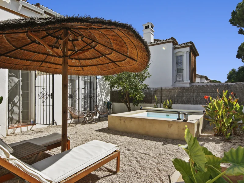 2 Bedroom Apartment with Terrace for Sale in Estepona