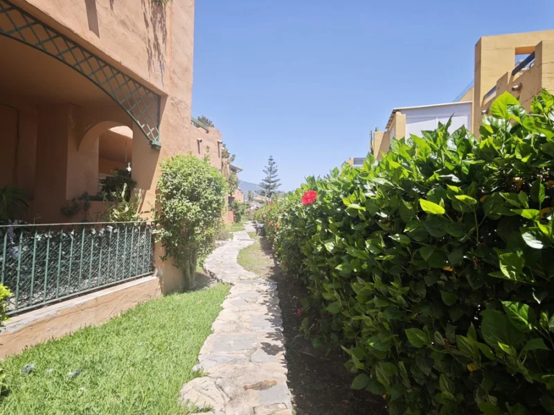 2 Bedroom Apartment with Terrace for Sale in Guadalmina Alta, San Pedro de Alcántara