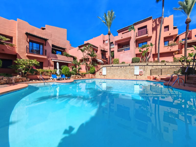 3 Bedroom Apartment with Terrace for Sale in Elviria, Marbella