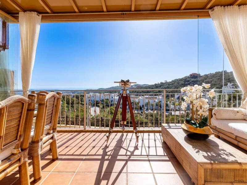 4 Bedroom Duplex Apartment with Terrace for Sale in La Mairena, Marbella