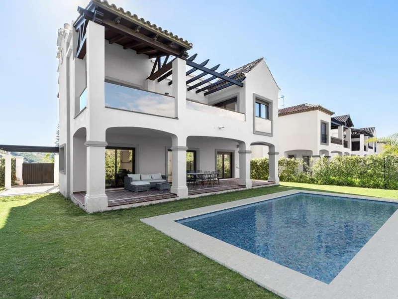 3 Bedroom Private Villa with Terrace for Sale in Estepona