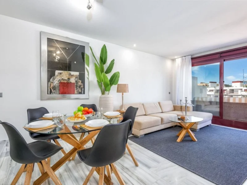 3 Bedroom Apartment with Terrace for Sale in Estepona