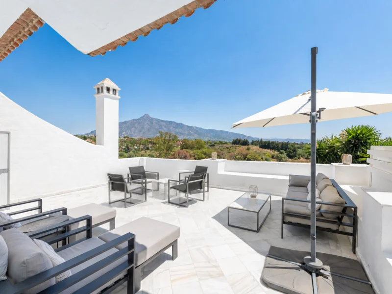 3 Bedroom Private Villa for Sale in Nueva Andalucía, Marbella