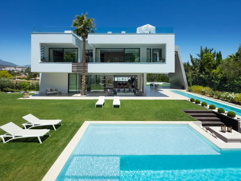 5 Bedroom Private Villa for Sale in Nueva Andalucía, Marbella