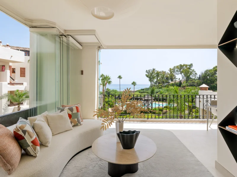 3 Bedroom Apartment with Terrace for Sale in Estepona