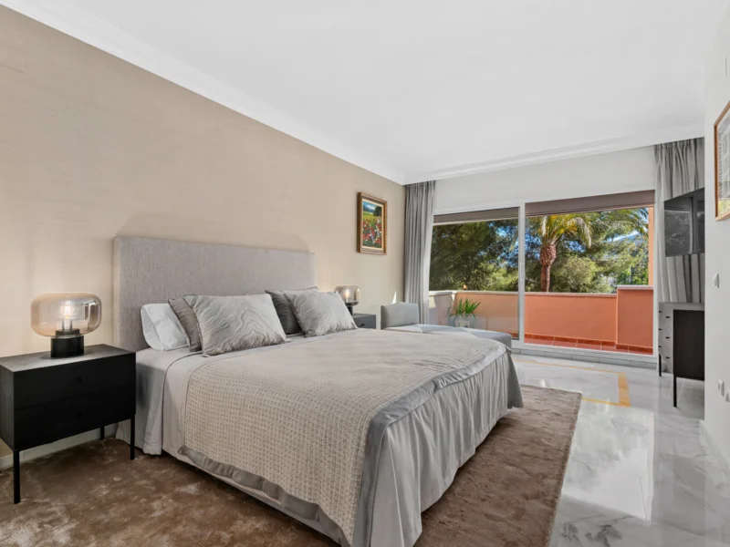 Furnished 3 Bedroom Apartment for Rent in Magna Marbella, Nueva Andalucía, Marbella