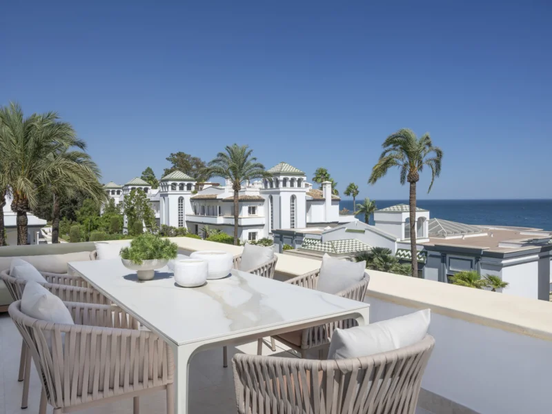 3 Bedroom Apartment with Terrace for Sale in Dominion Beach, Nueva Milla de Oro, Estepona