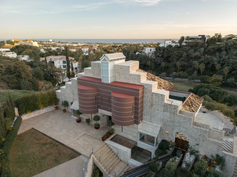 5 Bedroom Private Villa for Sale in La Quinta, Benahavís