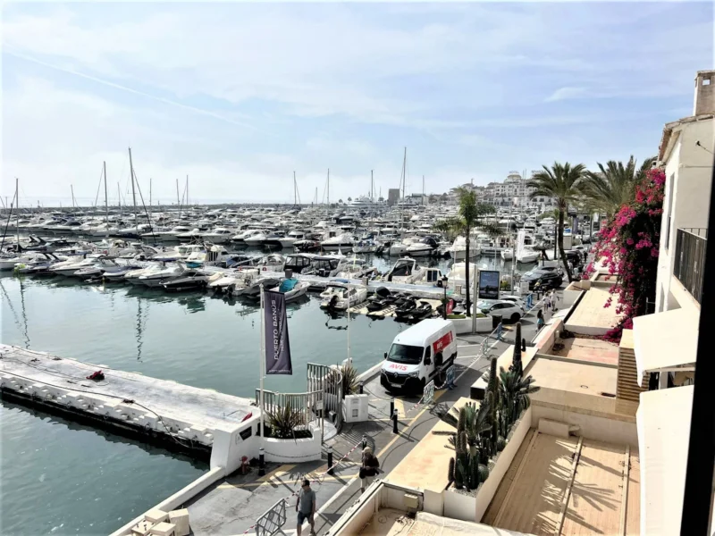 3 Bedroom Apartment for Sale in Puerto Banús, Marbella