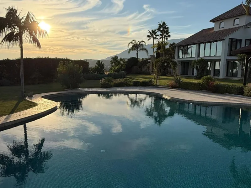 6 Bedroom Private Villa for Rent in Estepona