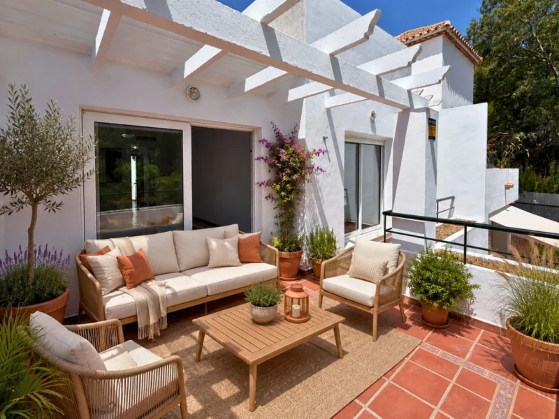 2 Bedroom Apartment with Terrace for Sale in Nueva Andalucía, Marbella