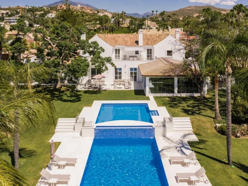 6 Bedroom Private Villa for Sale in Nueva Andalucía, Marbella