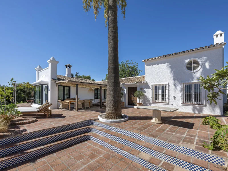 4 Bedroom Private Villa with Terrace for Sale in Guadalmina Alta, San Pedro de Alcántara