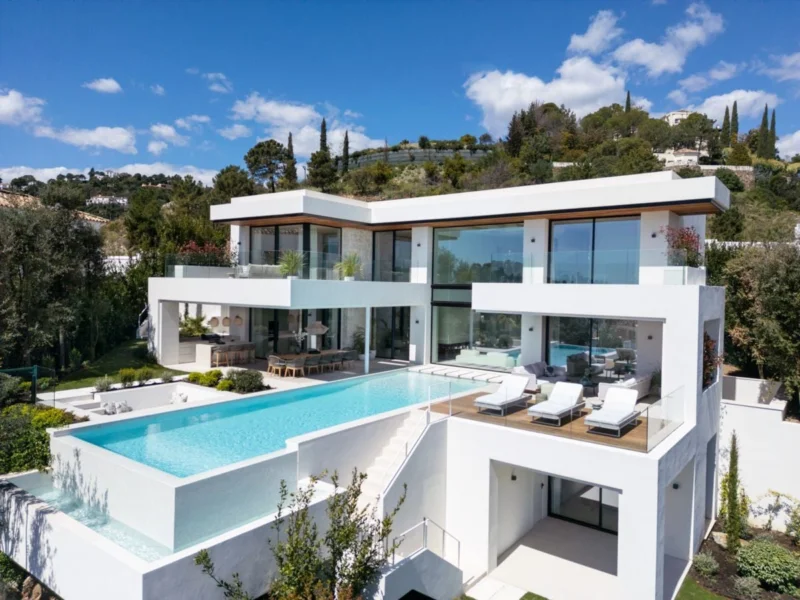 6 Bedroom Private Villa for Sale in La Quinta, Benahavís