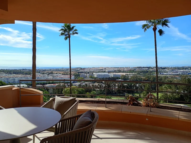 3 Bedroom Apartment with Terrace for Sale in Magna Marbella, Nueva Andalucía, Marbella