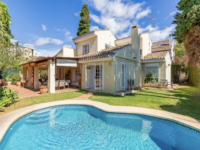 3 Bedroom Private Villa for Sale in Casablanca, Milla de Oro, Marbella