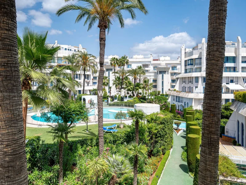 2 Bedroom Apartment with Terrace for Sale in Marbella