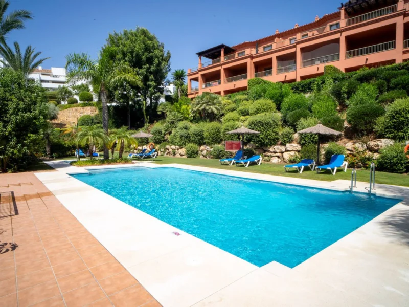 2 Bedroom Apartment with Terrace for Sale in Los Flamingos, Benahavís