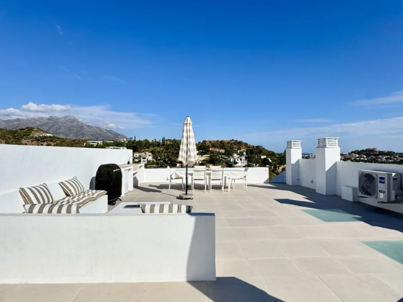 3 Bedroom Apartment for Sale in La Quinta, Benahavís