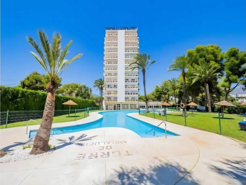 1 Bedroom Apartment with Terrace for Sale in Nueva Andalucía, Marbella