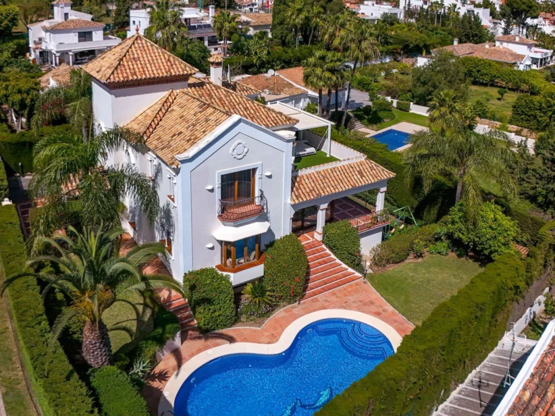 4 Bedroom Private Villa for Sale in Estepona