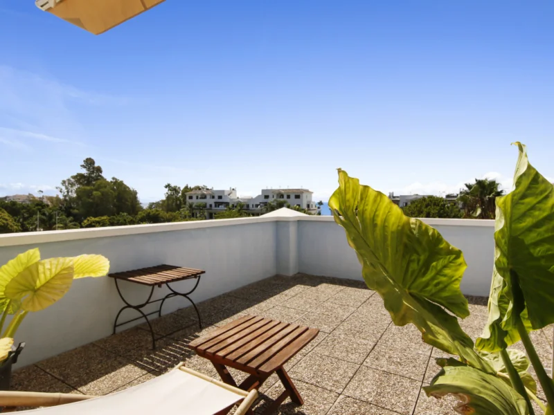 5 Bedroom Private Villa with Terrace for Sale in Estepona