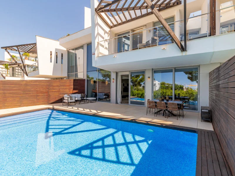 3 Bedroom Private Villa for Sale in Sierra Blanca, Marbella