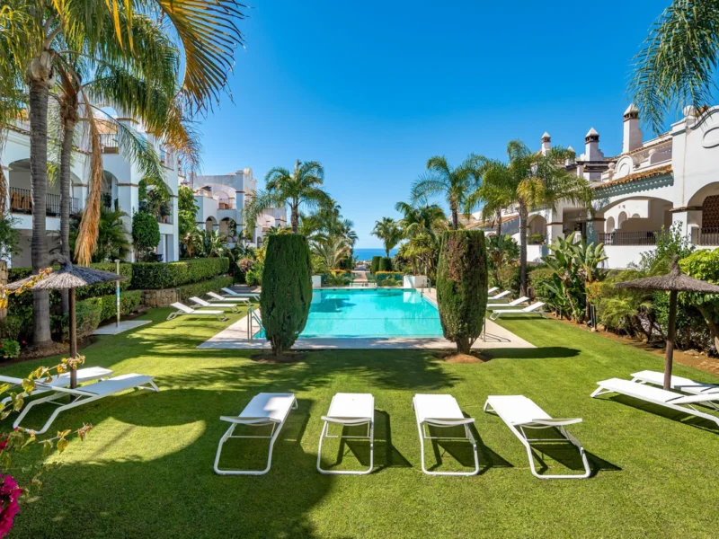 3 Bedroom Apartment with Terrace for Sale in Milla de Oro, Marbella