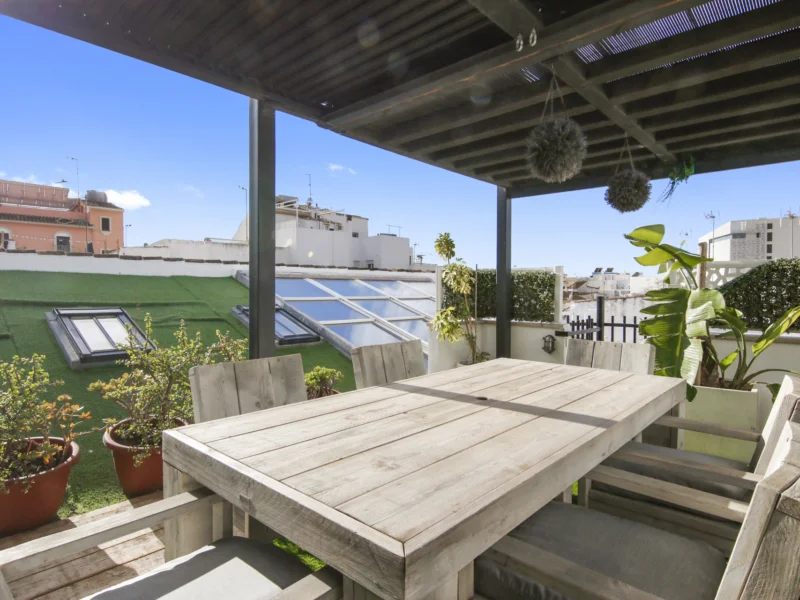 4 Bedroom Private Villa with Terrace for Sale in Estepona