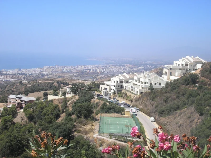 2 Bedroom Apartment with Terrace for Sale in Altos de los Monteros, Los Monteros, Marbella