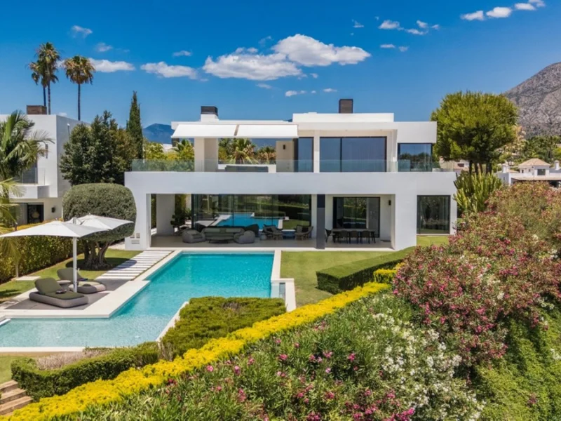 5 Bedroom Private Villa for Sale in Milla de Oro, Marbella