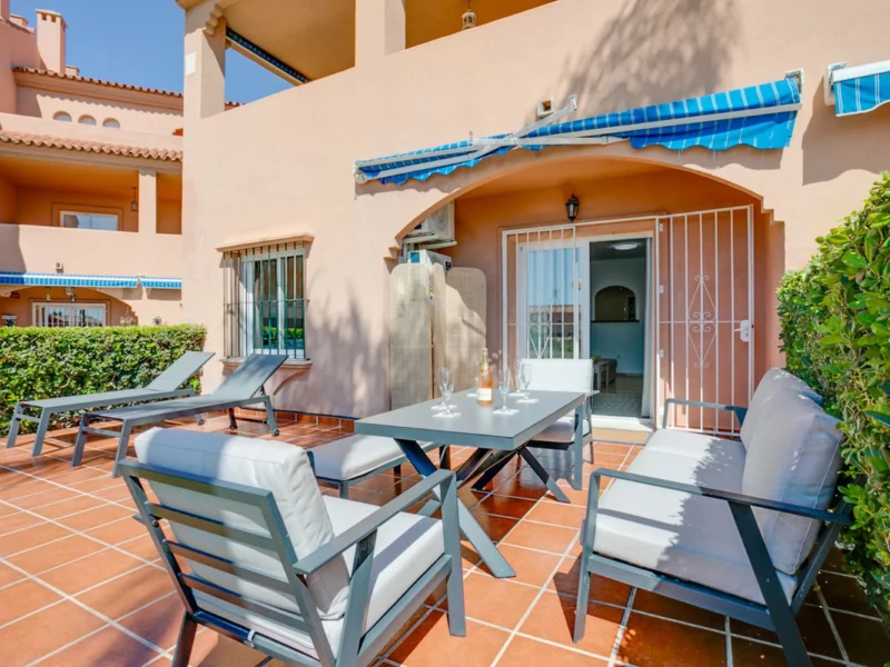 2 Bedroom Apartment with Terrace for Sale in Estepona