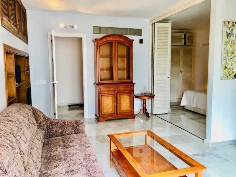 2 Bedroom Apartment with Terrace for Sale in Milla de Oro, Marbella