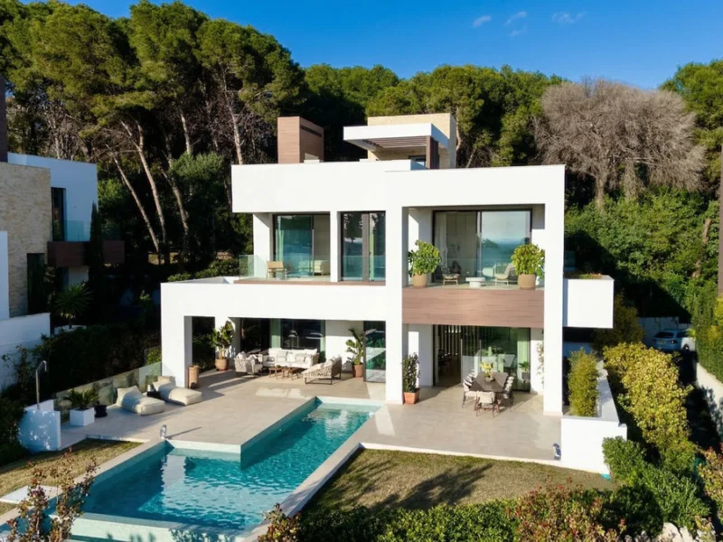 4 Bedroom Private Villa for Sale in Marbella