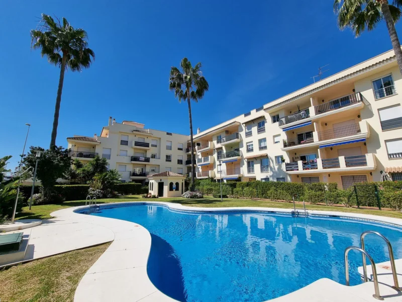 1 Bedroom Apartment with Terrace for Sale in Nueva Andalucía, Marbella