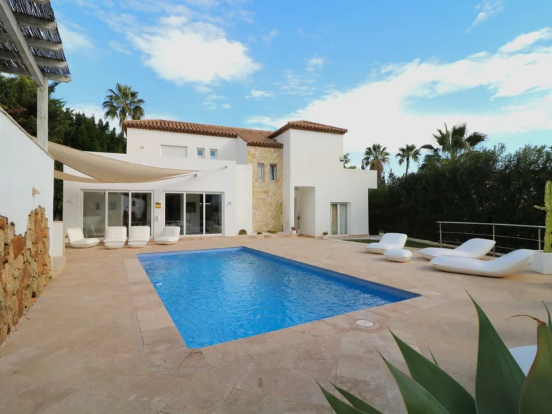 5 Bedroom Private Villa for Sale in Nueva Andalucía, Marbella