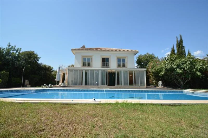 5 Bedroom Private Villa for Sale in San Pedro de Alcántara