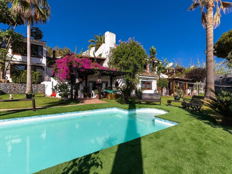 7 Bedroom Private Villa for Sale in Nueva Andalucía, Marbella