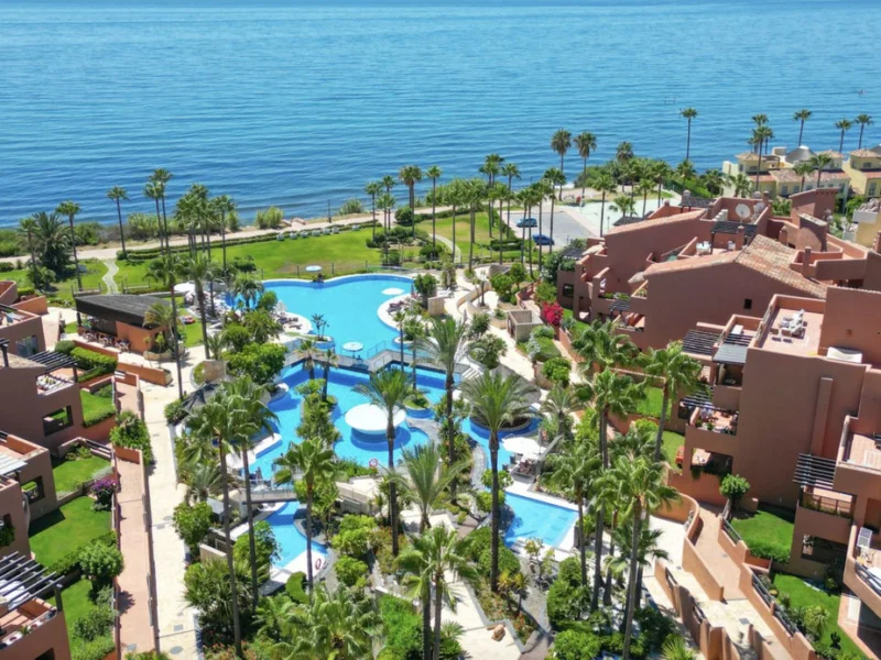 4 Bedroom Apartment with Terrace for Sale in Estepona