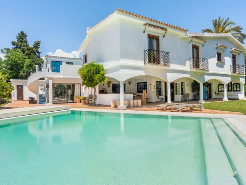 4 Bedroom Private Villa for Sale in Guadalmina Baja, San Pedro de Alcántara
