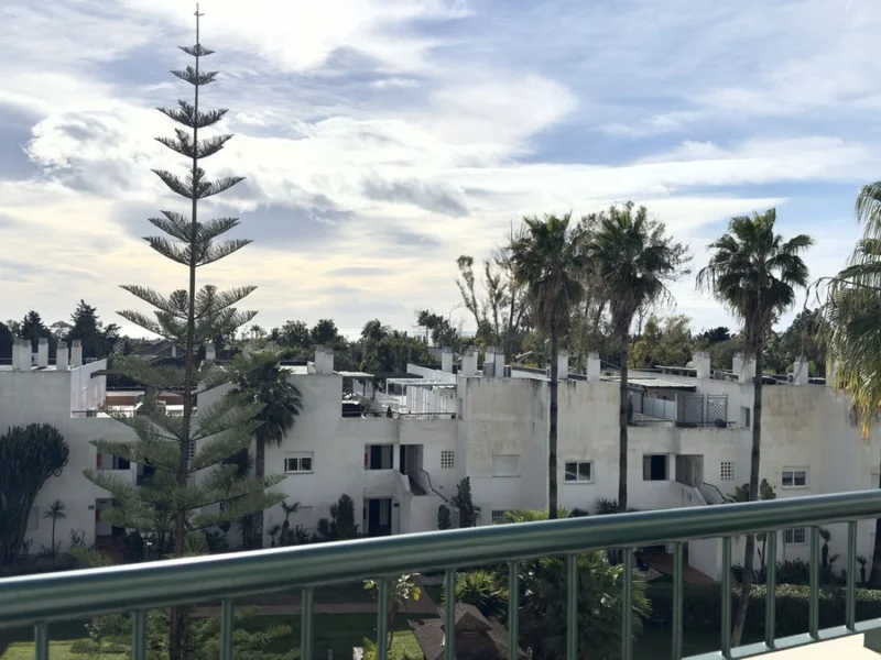 2 Bedroom Apartment with Terrace for Sale in Guadalmina Baja, San Pedro de Alcántara