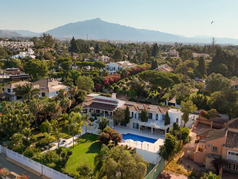 6 Bedroom Private Villa for Sale in Guadalmina Baja, San Pedro de Alcántara