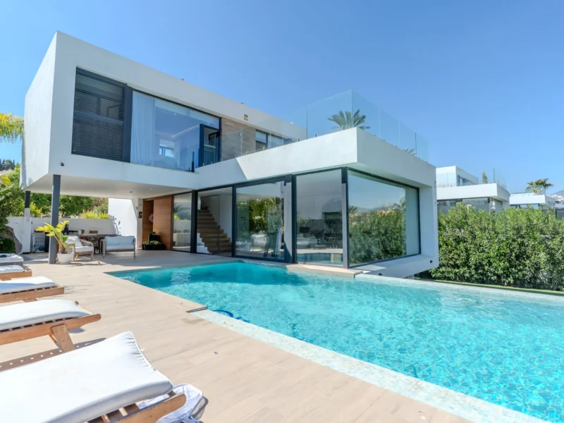 4 Bedroom Private Villa for Sale in Estepona