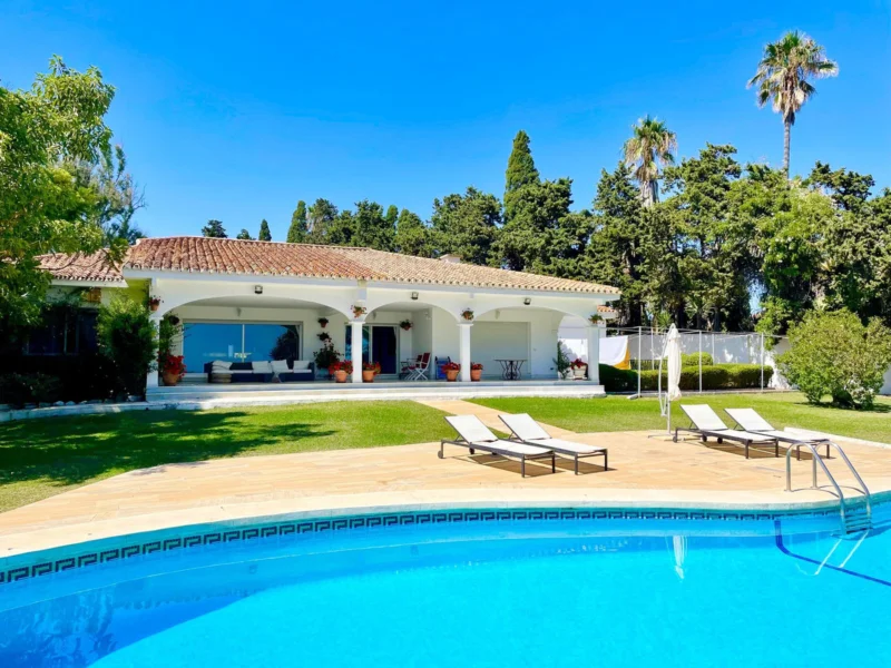 5 Bedroom Private Villa for Sale in Estepona