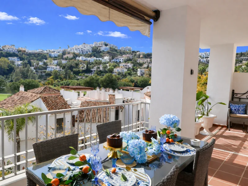 3 Bedroom Apartment with Terrace for Sale in Los Arqueros, Benahavís