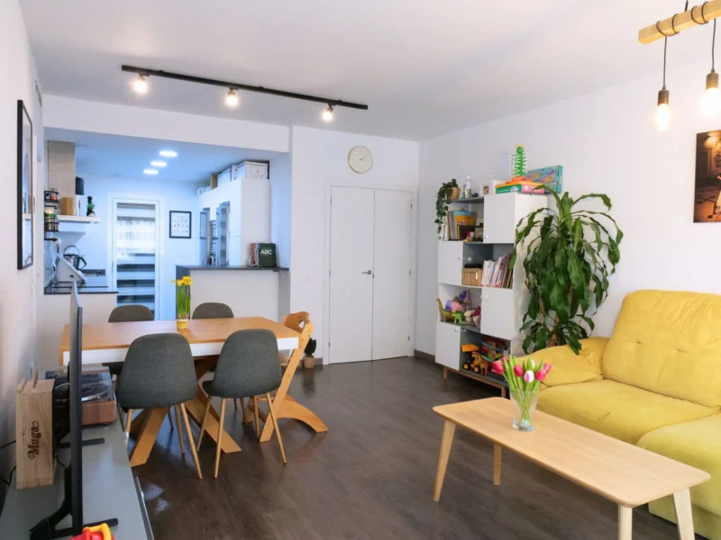 3 Bedroom Apartment with Terrace for Sale in Estepona