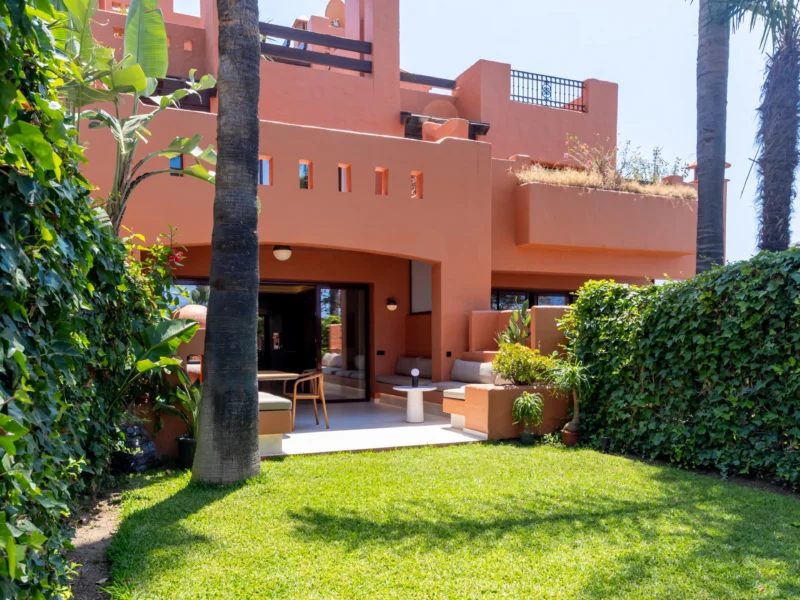 4 Bedroom Private Villa for Sale in Altos de Puente Romano, Milla de Oro, Marbella